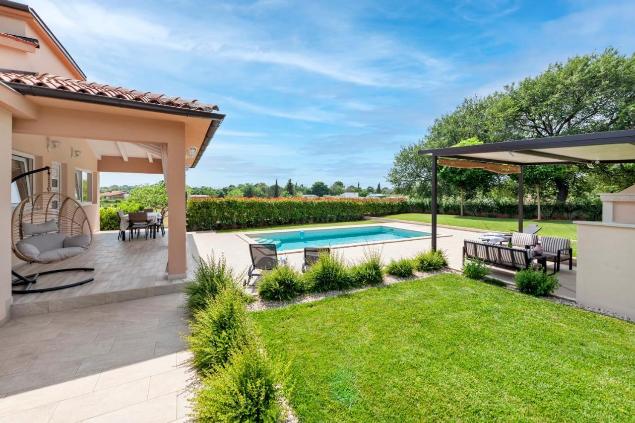 Villa Mila โรวีน ภายนอก รูปภาพ