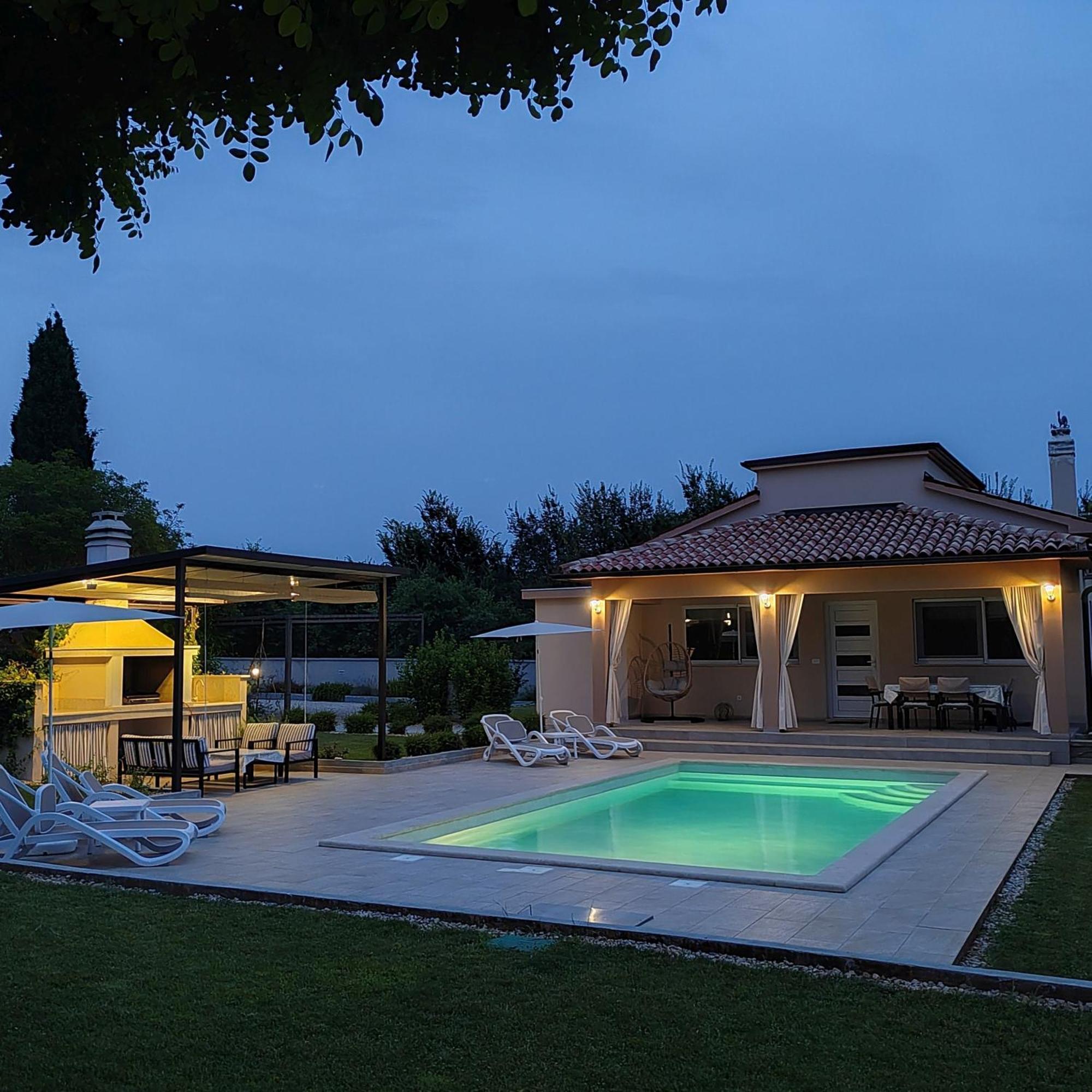 Villa Mila โรวีน ภายนอก รูปภาพ