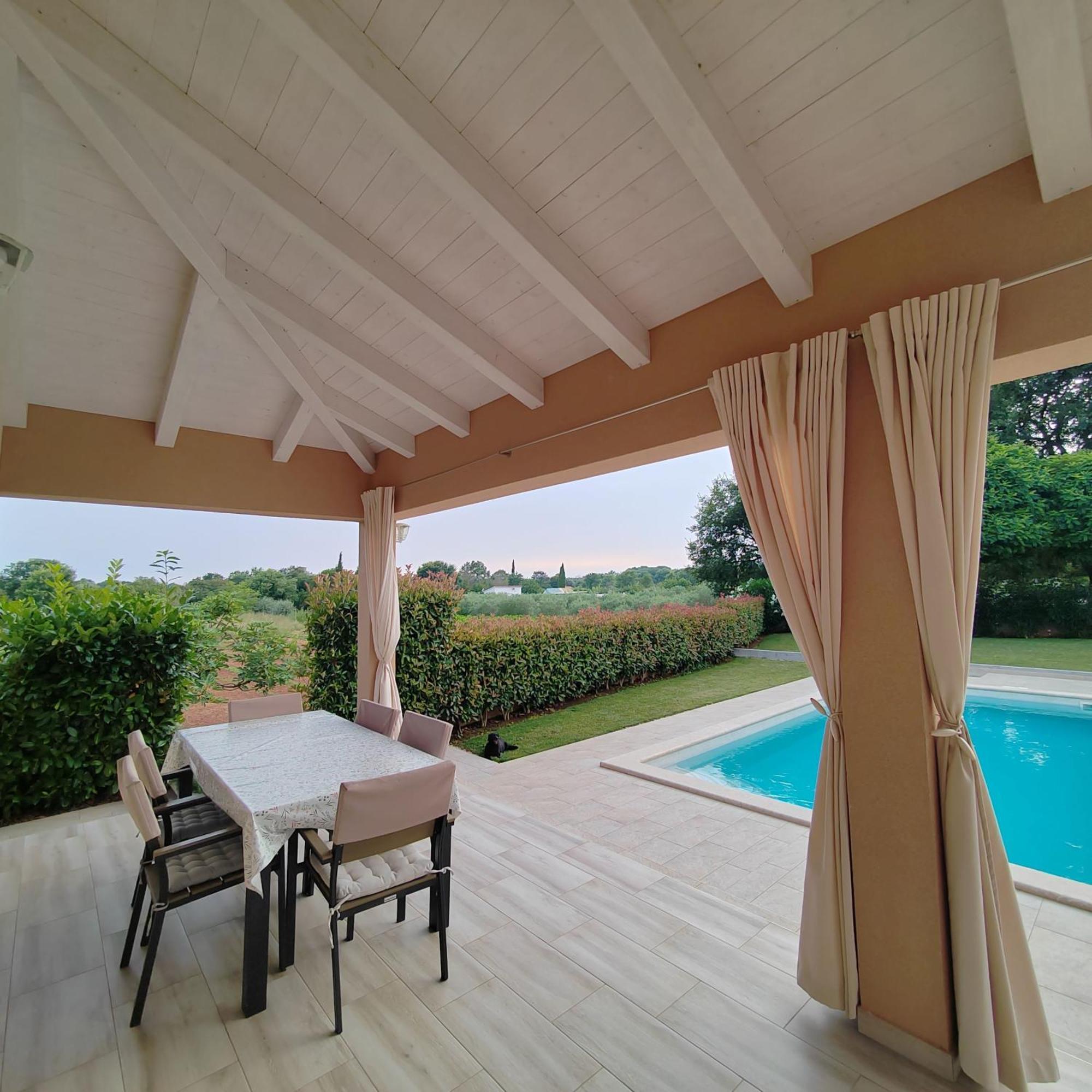 Villa Mila โรวีน ภายนอก รูปภาพ