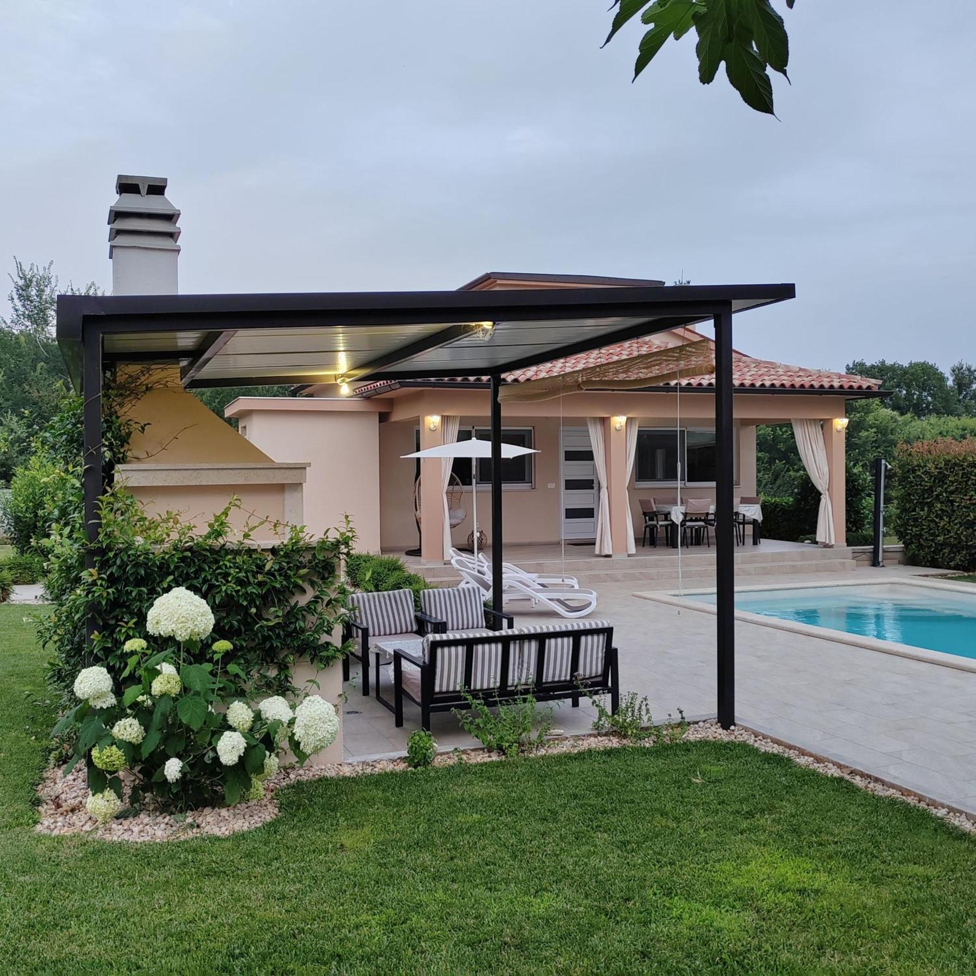 Villa Mila โรวีน ภายนอก รูปภาพ